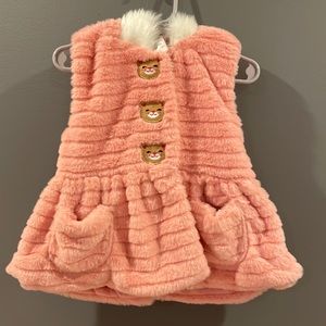 2T NVW vest , came with outfit never wore the vest pink and fluffy